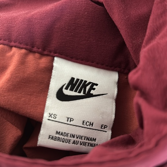 Nike | Sportswear Revolution Women's Sports Utility 1/2-Zip Jacket - Picture 12 of 13
